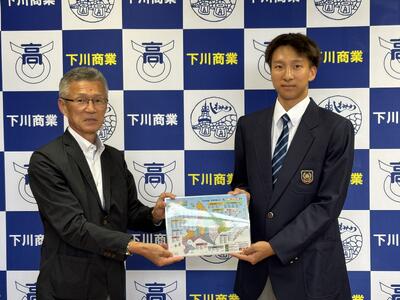 HOKKAIDO MAP 179 贈呈の様子